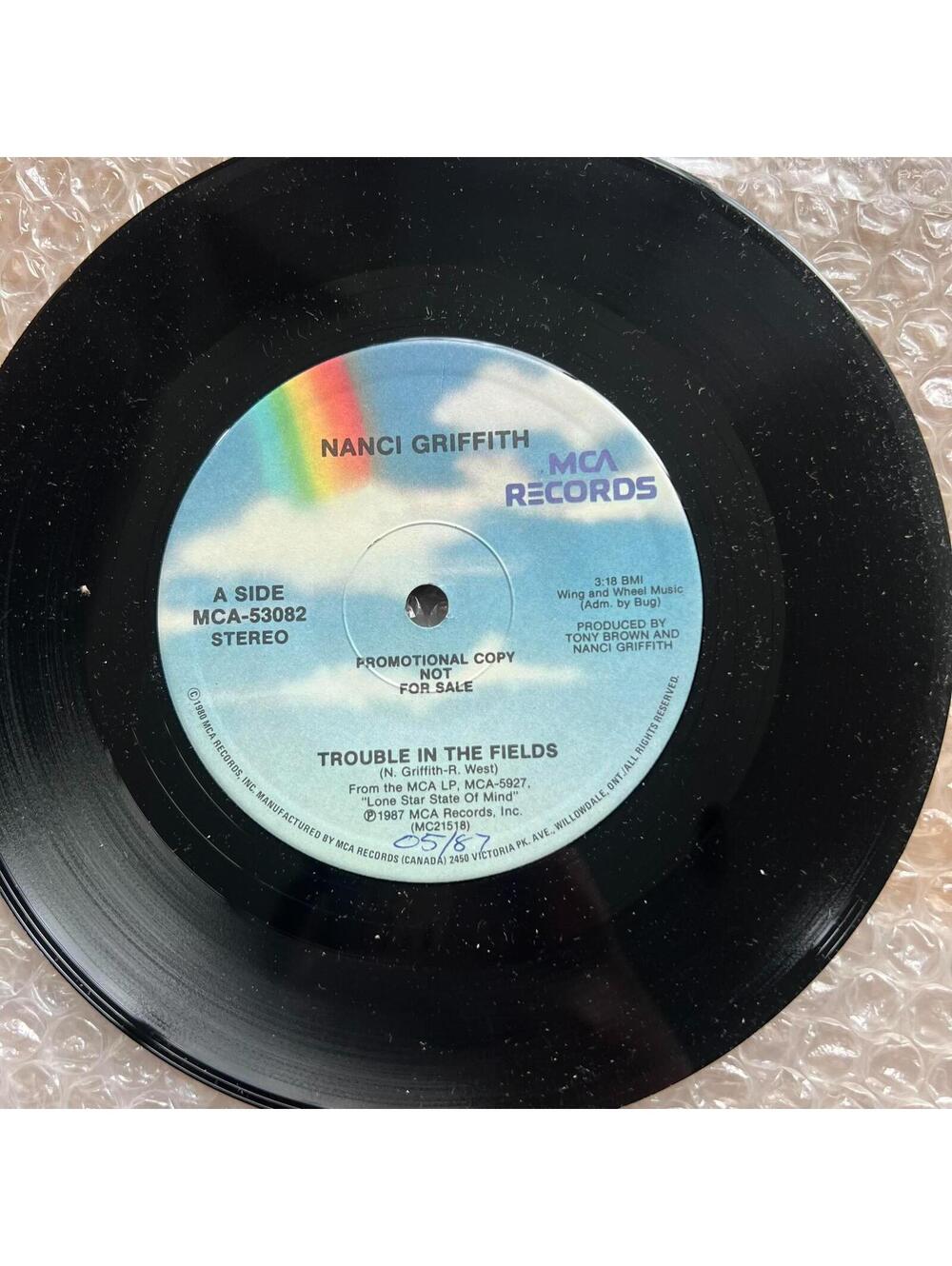 Nanci Griffith - Trouble In The Fields 45rpm 7' Vinyl Record R86